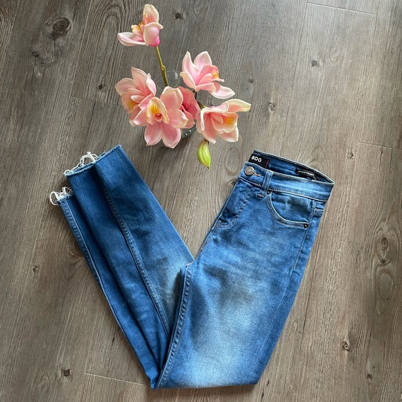 Urban Outfitters Denim - UO / BDG / HIGH RISE CIGARETTE ANKLE JEANS